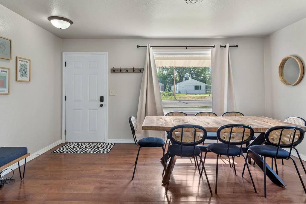 Charming Home-Pet-Friendly-Lg Fenced Backyard Rapid City Exterior photo