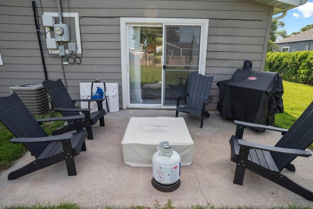 Charming Home-Pet-Friendly-Lg Fenced Backyard Rapid City Exterior photo
