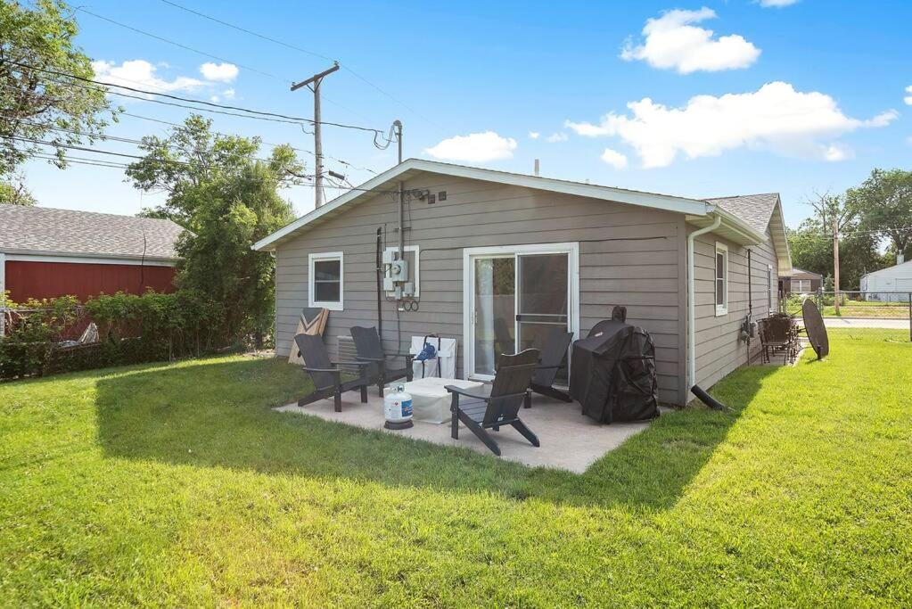Charming Home-Pet-Friendly-Lg Fenced Backyard Rapid City Exterior photo